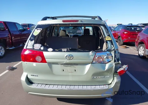 2009 Toyota Sienna Xle z USA, uszkodzony, nr VIN 5TDZK22CX9S229610